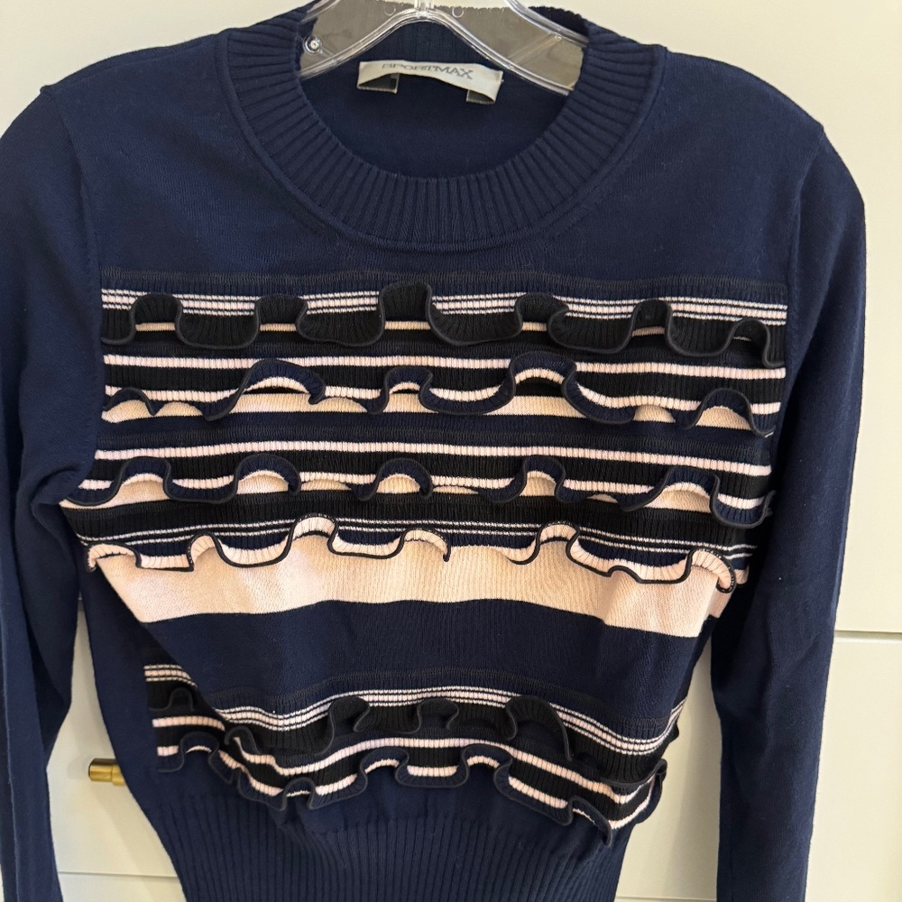 Ladies, sweater by Sportsmax beautiful color pattern